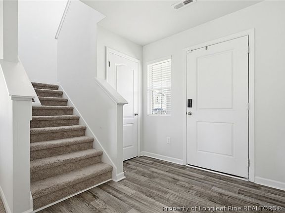 3rd image of 913 Sapphire Stone Ln
