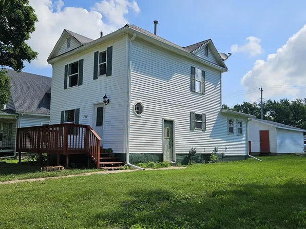 719 S Frederick Ave, Oelwein, IA 50662