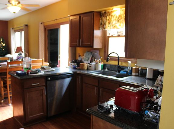 4th image of 881 Hartford Ln