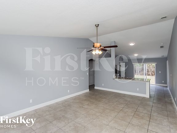 3rd image of 721 Carlyle Ave SE