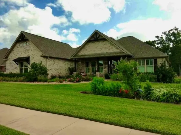 1910 Spanish Moss Dr, College Station, TX 77845
