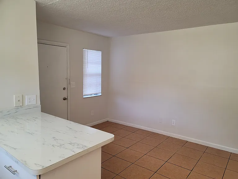 1041 SE Monterey Rd #B — Photo 7