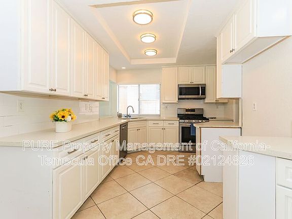 5th image of 39564 Highbury Dr