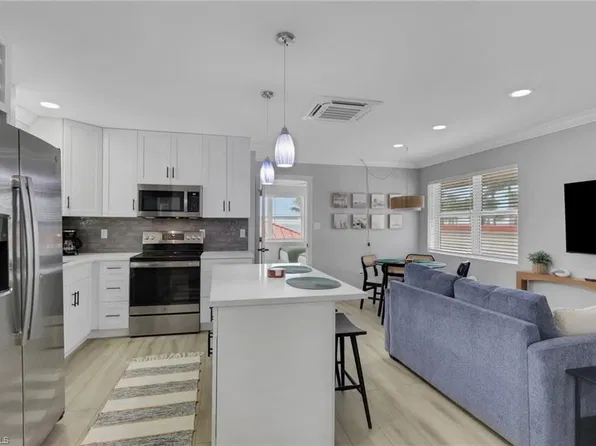 10701 Gulf Shore Dr, Naples, FL 34108
