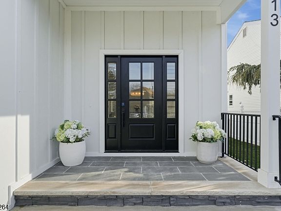 4th image of 13 Harding Pl