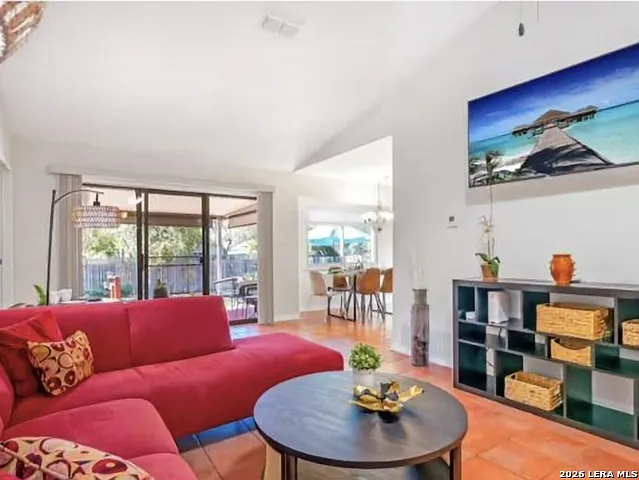 3 bed, 2.0 bath, 1256 sqft, $2,500 — Photo 4
