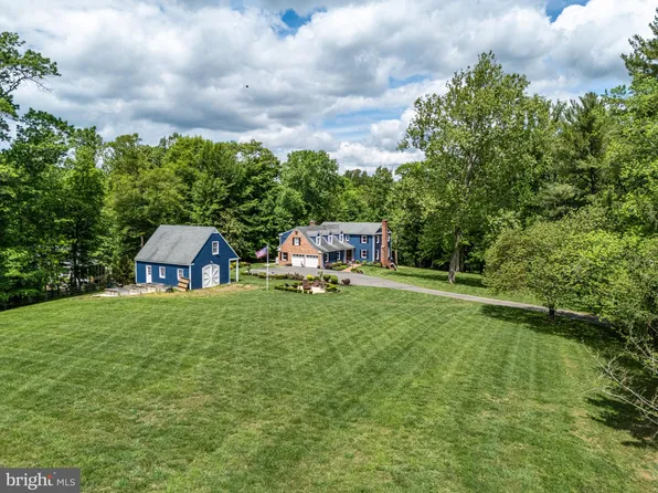 218 Walker Rd, Great Falls, VA 22066