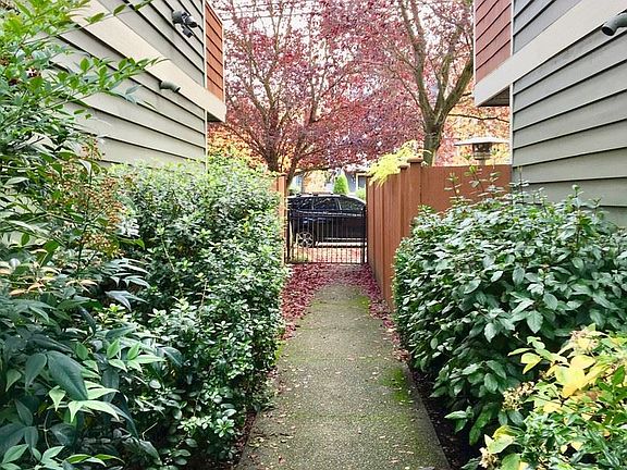 4th image of 123-A 21st Ave E