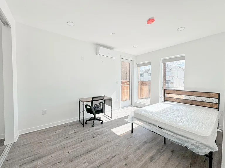 1165 W 39th St — Photo 10