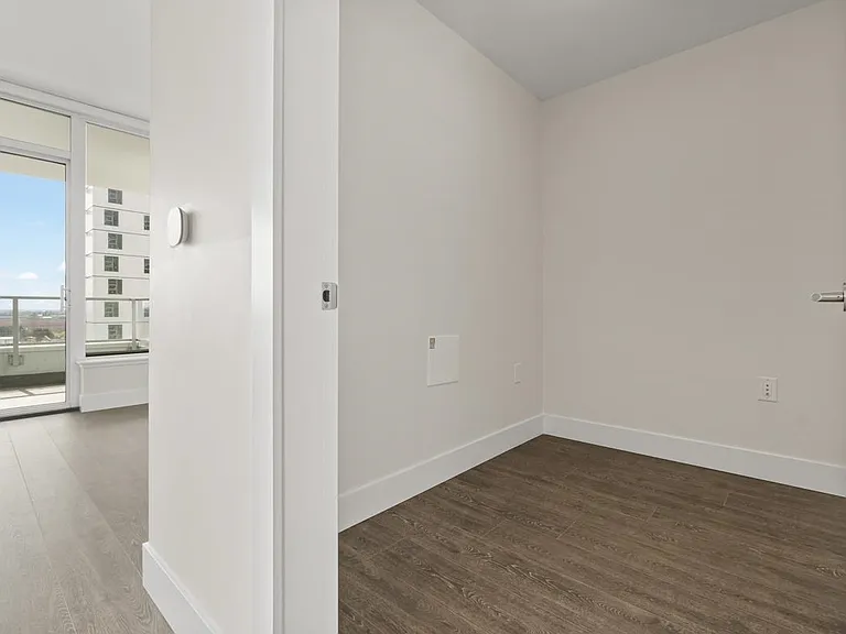 3438 Sawmill Cres #1302 — Photo 17