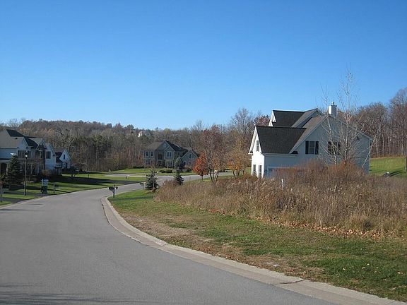 2nd image of 4996 Crescent Cir