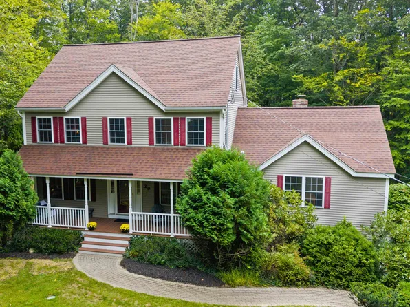 29 Abenaki Circle, Chester, NH 03036