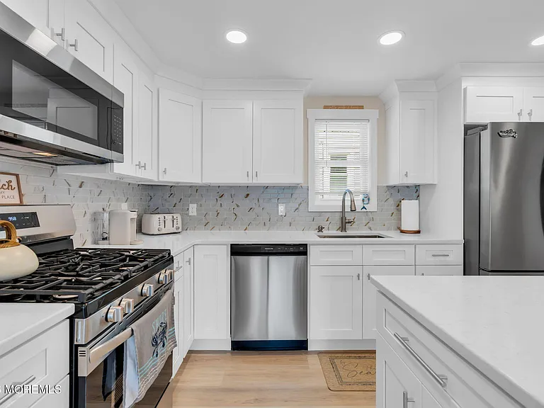 501 Forman Ave — Photo 11