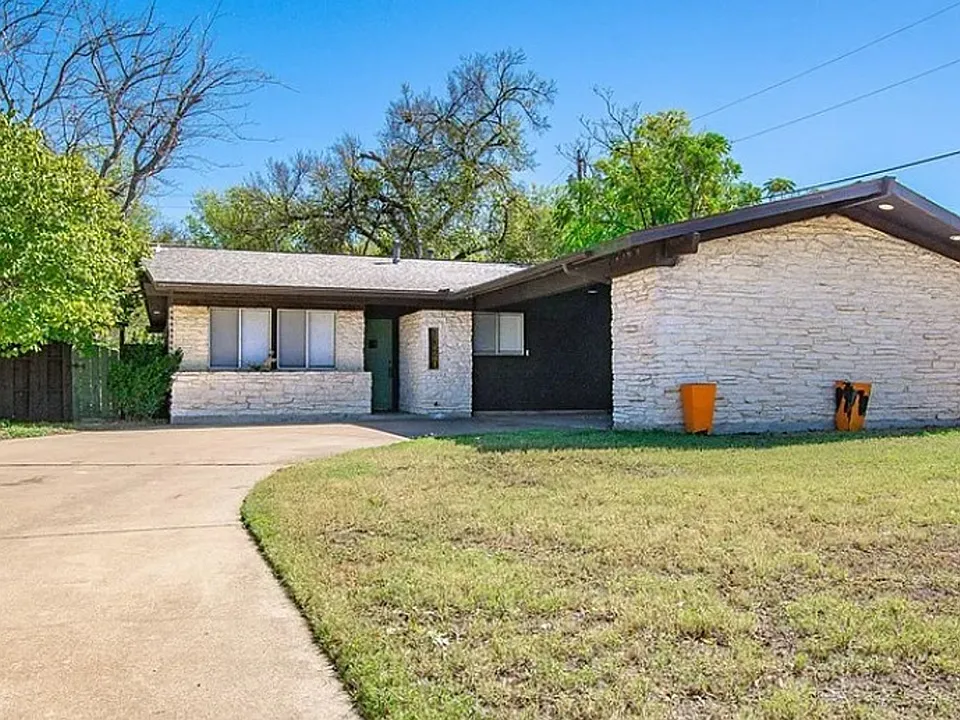 1120 Chippendale Dr