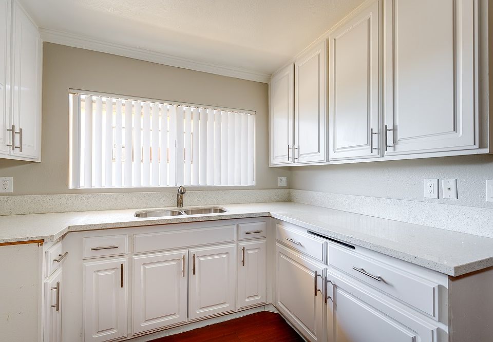 2nd image of 227 S Carondelet St APT 204