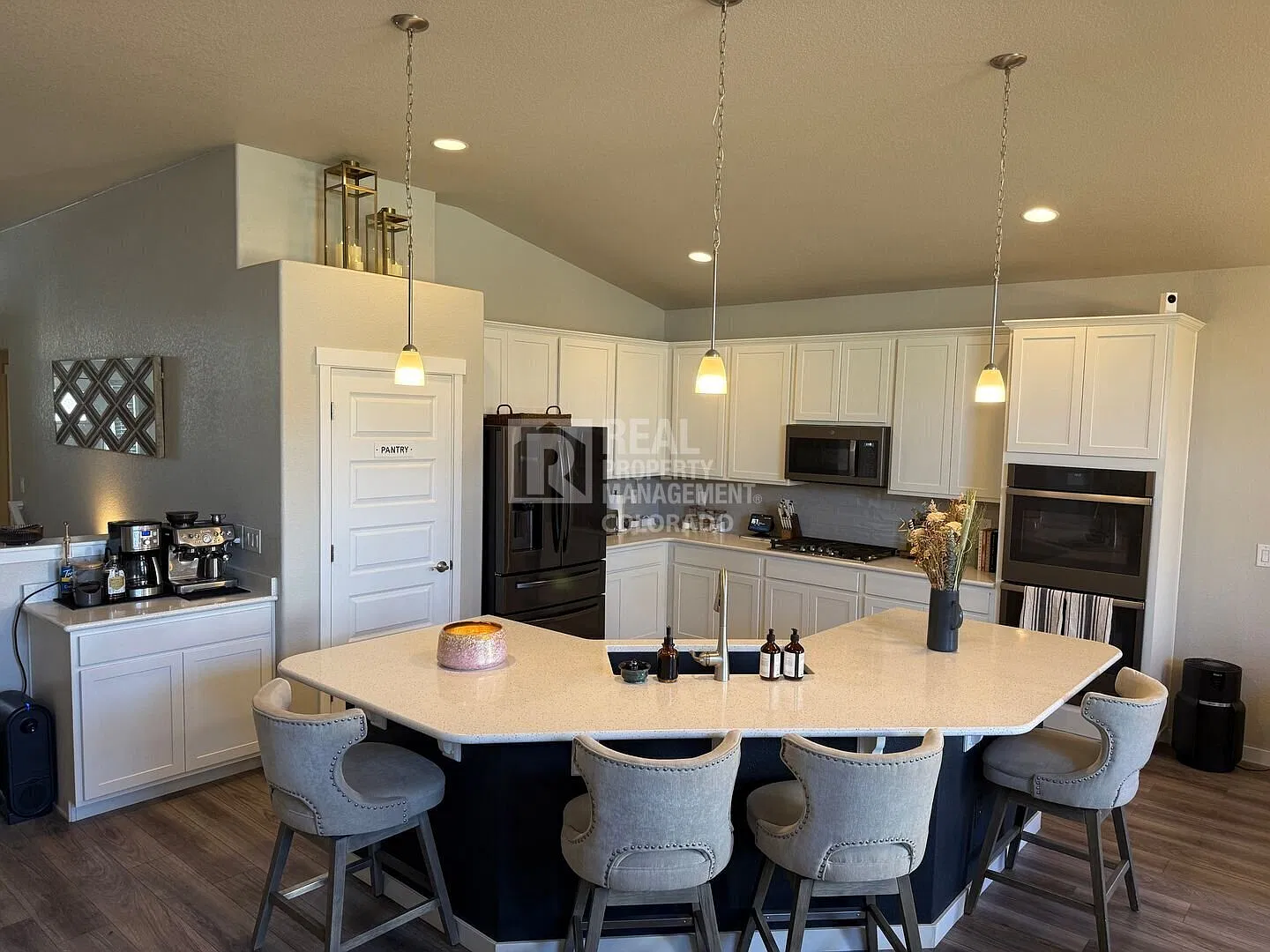Beautiful 5 Bedroom Ranch Home with Finished Basement in Severance — Photo 2