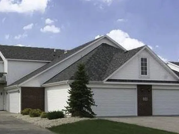 10227 Clearwing Ln, Roscoe, IL 61073