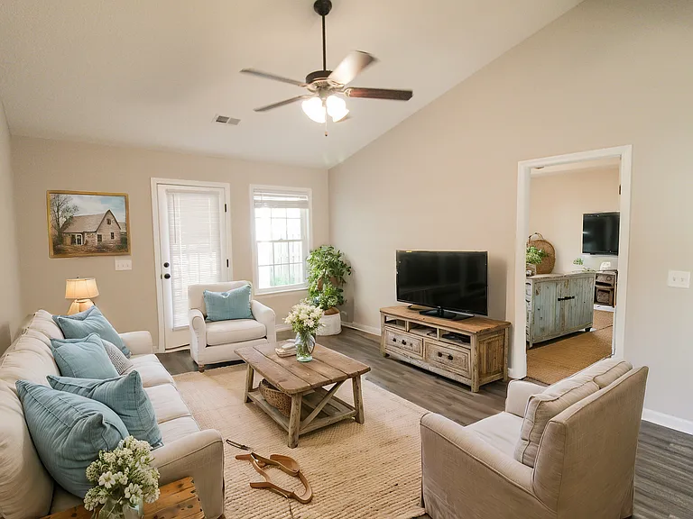 568 Deerchase Ct — Photo 2