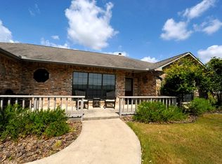 198 Shalako Dr W, Kerrville, TX 78028
