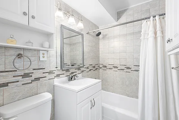 Rented by Compass | media 9