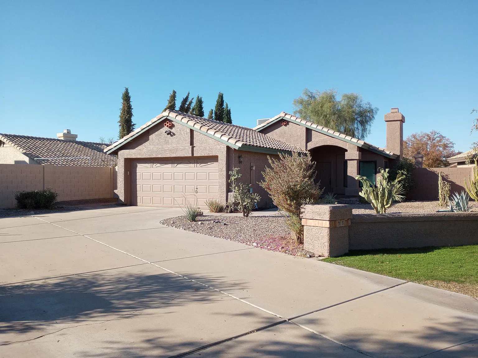 2 bed, 1078 sqft, $2,050 — Photo 1