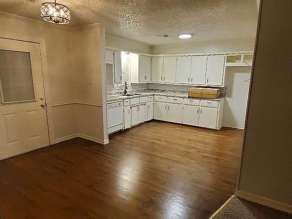 2nd image of 250 E Sheldon