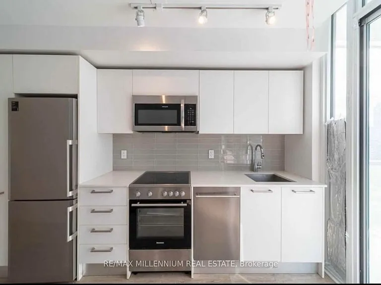 28 Wellesley St E #3001 — Photo 5