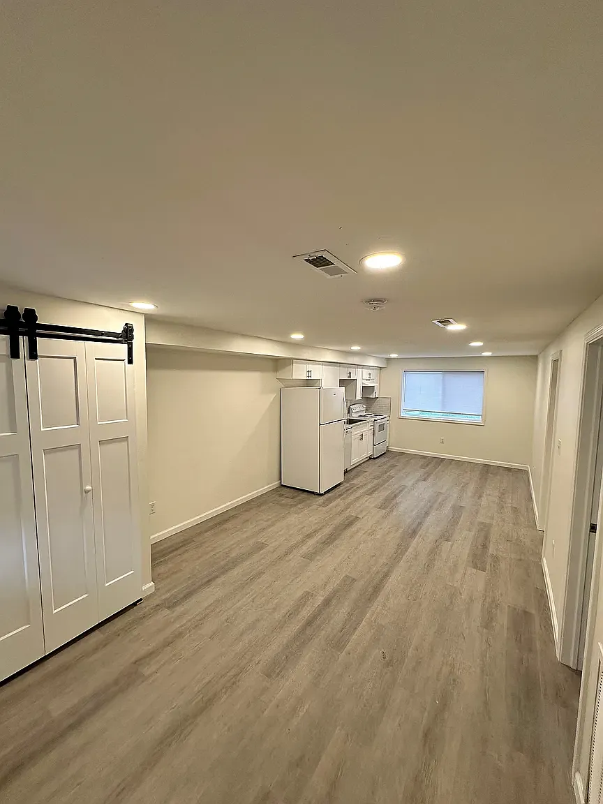 2 bed, 700 sqft, $1,050 — Photo 1