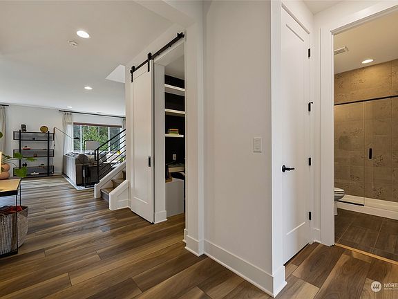 2nd image of 4418 Hibiscus Circle SW