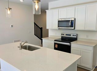 4743 Airlake Dr, Woodbury, MN 55129