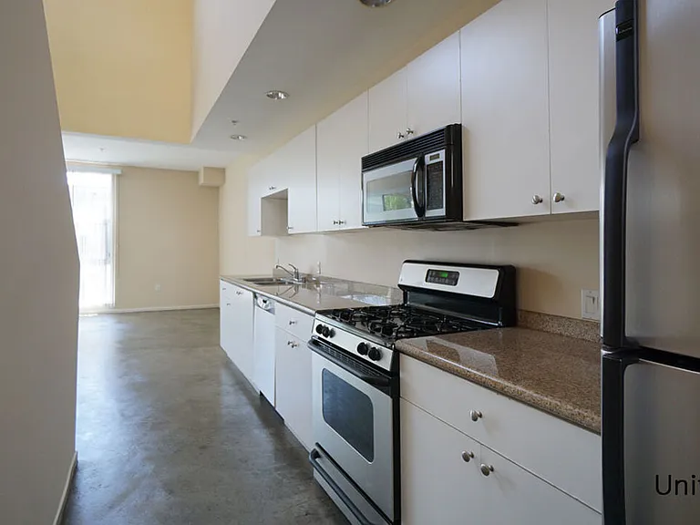 922 W 23rd St #209 — Photo 4