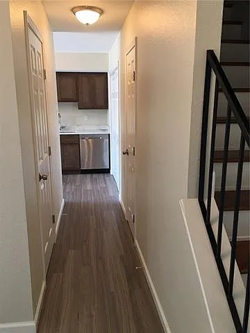 50 Carriage Ln #D — Photo 3