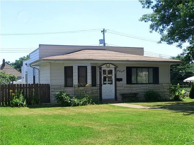 4970 Quincy St photo 1