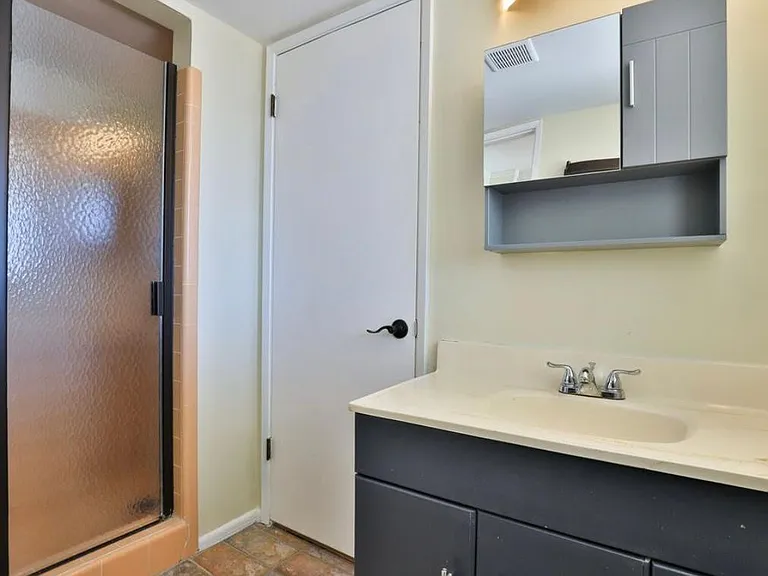 2421 W Anderson Ave — Photo 11