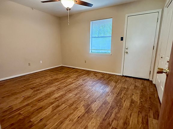 5th image of 506 Hogg St