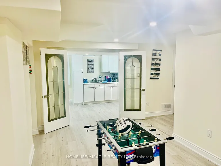 3076 Bayberry Dr — Photo 4