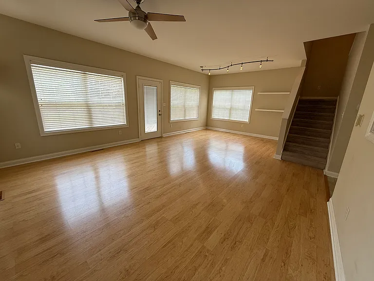 1365 Honey Locust Ct — Photo 11