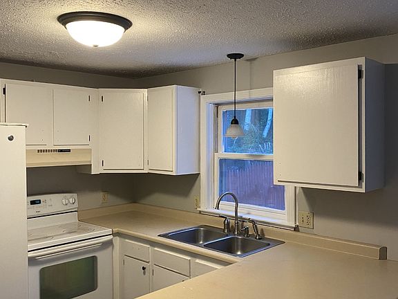 5th image of 164 Old Derry Rd #B