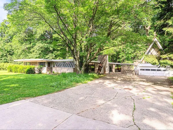 5501 Interlochen Rd, Coloma, MI 49038