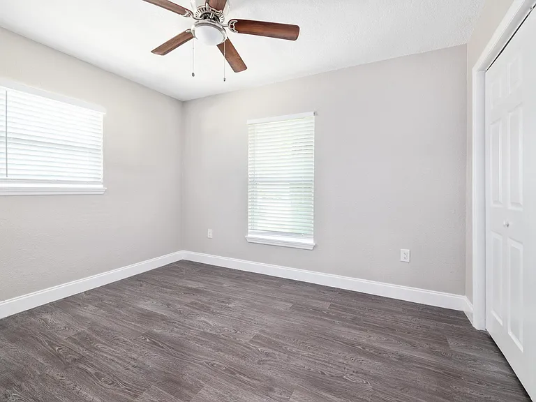 408 W Virginia Ave — Photo 17