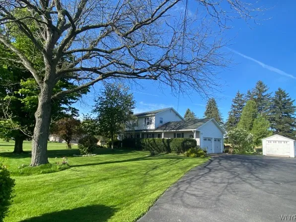 2112 S Lyndonville Rd, Lyndonville, NY 14098