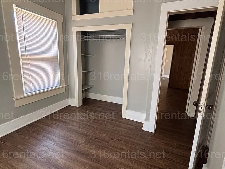 511 W Locust Ave — Photo 10