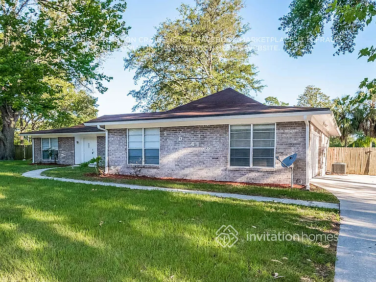 2048 Pompano Pkwy — Photo 2