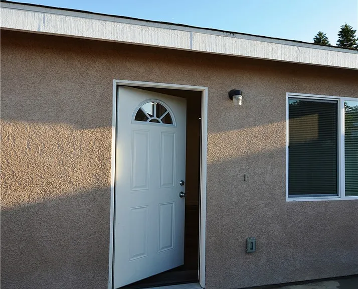 18328 Devlin Ave — Photo 9