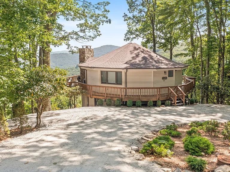 820 Pine Ridge Rd — Photo 11