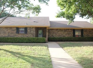 918 Mohawk Dr, Burkburnett, TX 76354