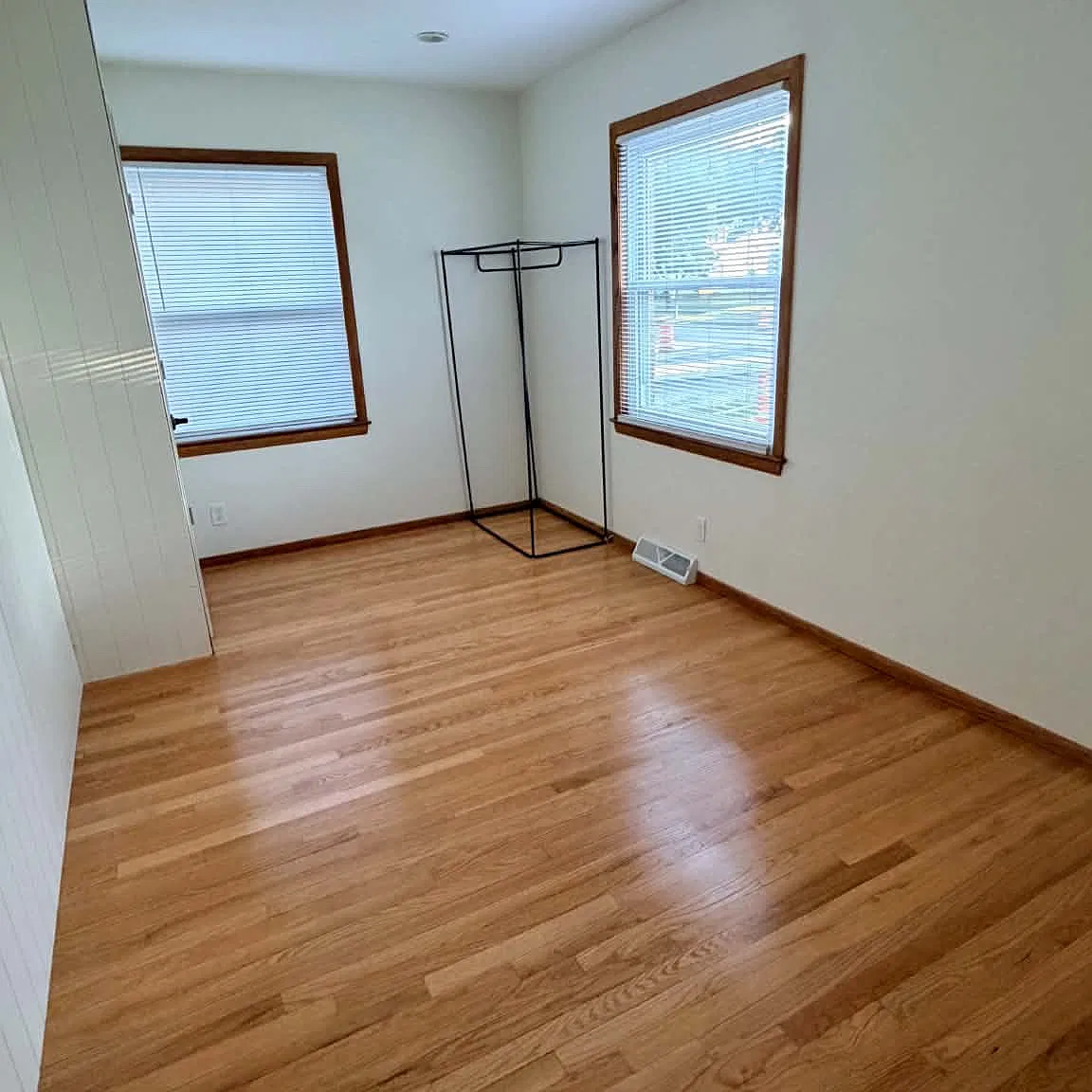 3 bed, 1.5 bath, $1,800 — Photo 4