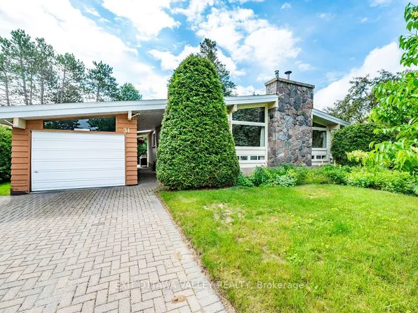 31 Claremount Rd, Deep River, ON K0J 1P0