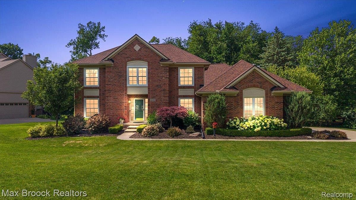 24435 Nantucket Dr, Novi, MI 48374