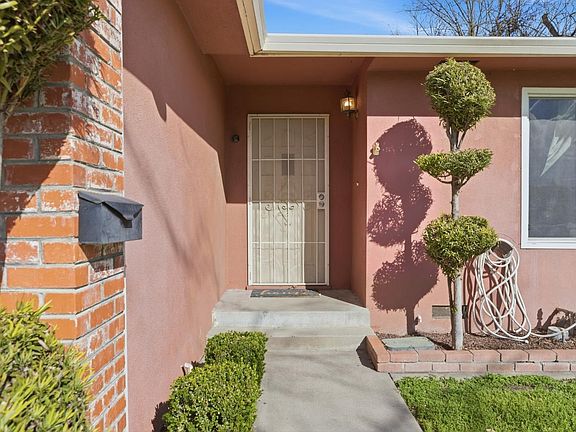 3rd image of 3432 Colonial Dr